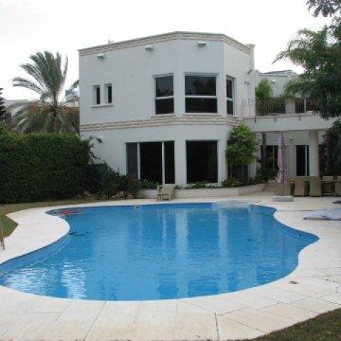 שיפוץ בקיסריה